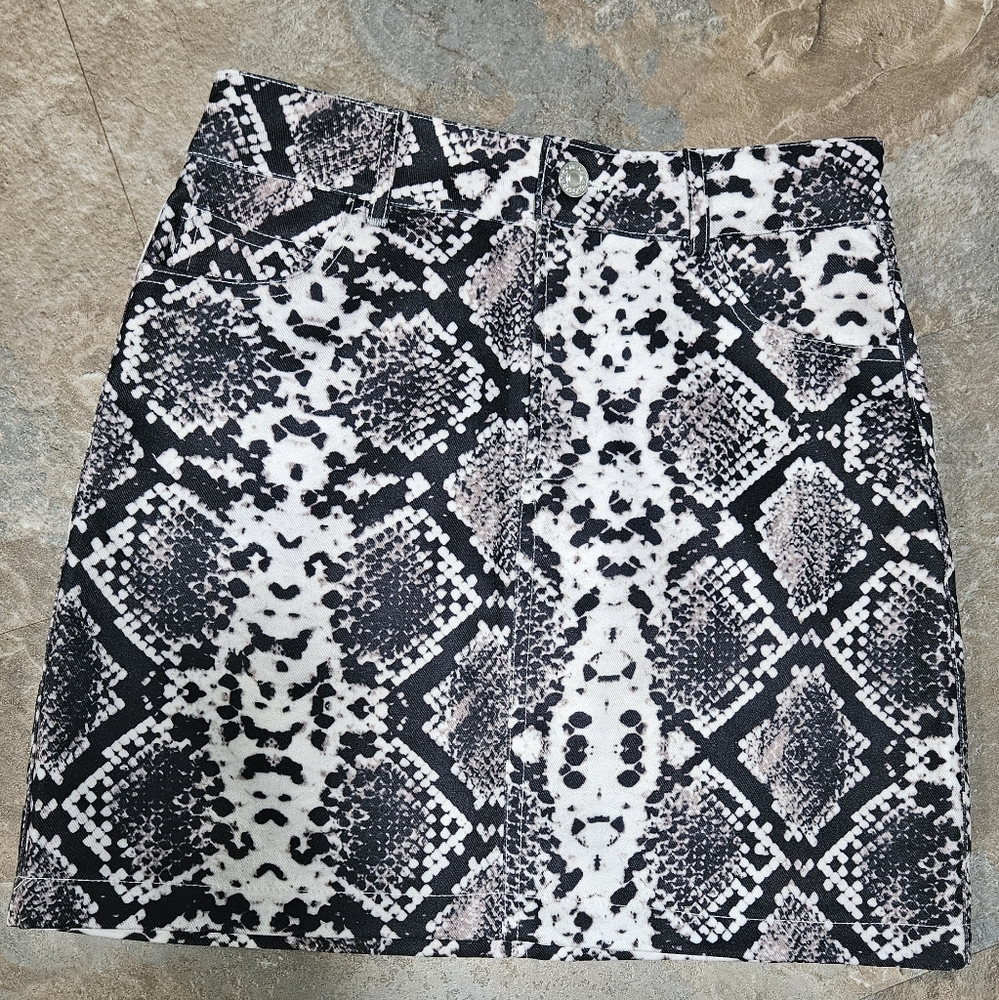 Black and White Snake Print Skirt